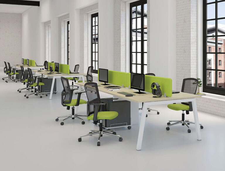 โต๊ะทำงานสไตล์ทันสมัย มีพื้นที่กว้างขวางสำหรับวางอุปกรณ์ทำงาน มีกล่องเก็บของและลิ้นชักสำหรับจัดระเบียบ